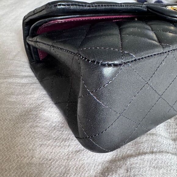 Chanel Classic Double Flap Medium Quilted Lambskin Black with Gold Hardware - Picture 6 of 15